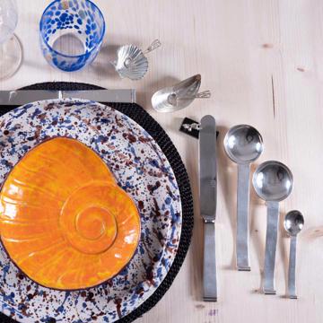 Tablescape with the Drip and Nautilus plates, multicolor, set with 7 cutlery - wave design [3]