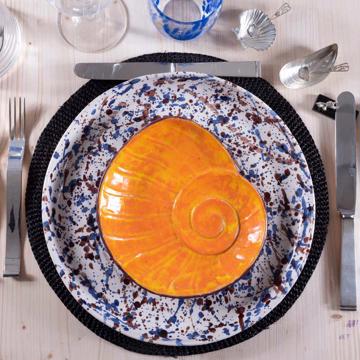 Tablescape with the Drip and Nautilus plates, multicolor, set with 7 cutlery - wave design [4]