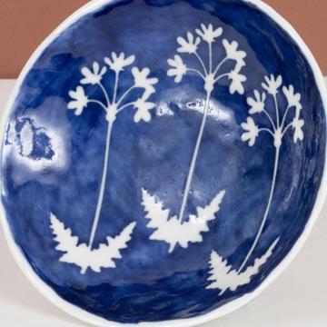 Stencil cup in stamped porcelain , dark blue, flower and leaf [2]