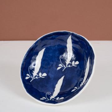 Stencil cup in stamped porcelain , dark blue, folliage [1]