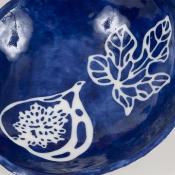 Stencil cup in stamped porcelain , dark blue, fig [2]