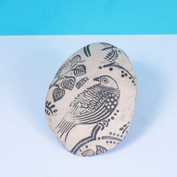 Bird bread dish in stamped sandstone, cocoa [1]