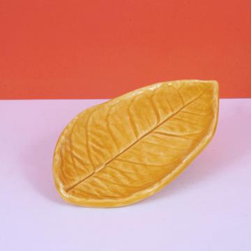Lemon leaf in earthenware